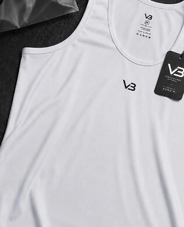 Costura y logo V&B en tela premium de secado rápido, camiseta tank blanca